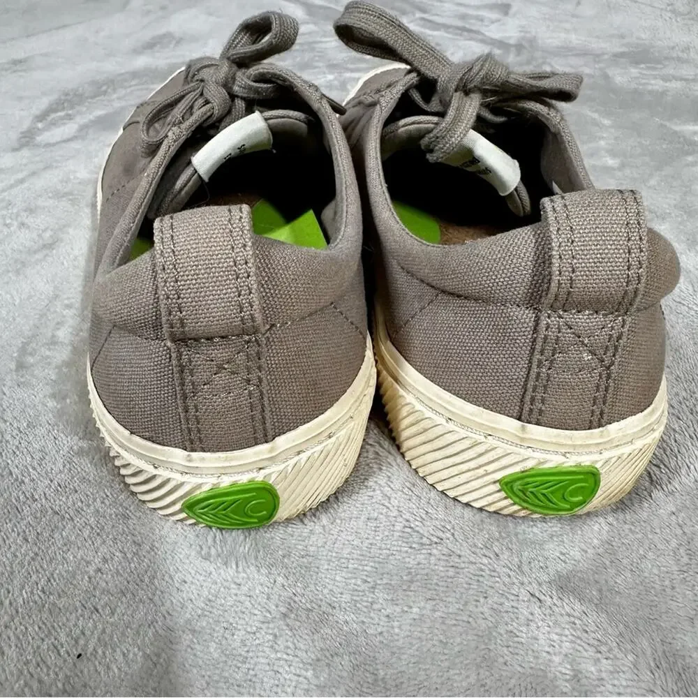 Cariuma OCA Low Canvas Sneakers Mystic Grey Men 8.5/Women's 10 Sustainable